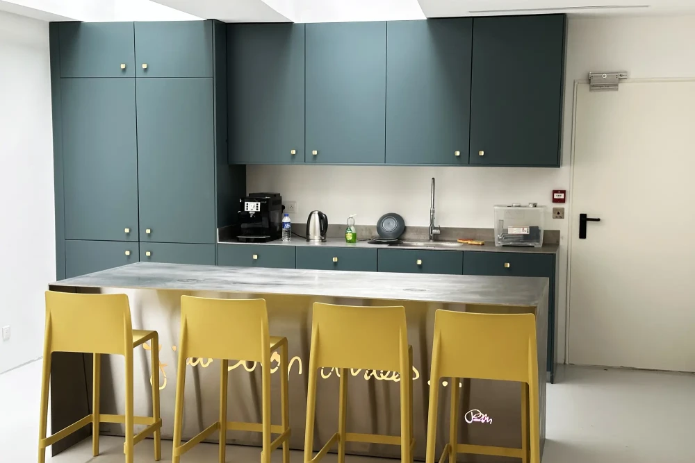 Open Space - 75019 - 20 postes - 460€
