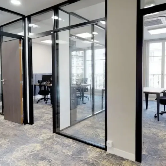 Bureau privé 12 m² 4 postes Coworking Boulevard de Sébastopol Paris 75003 - photo 1