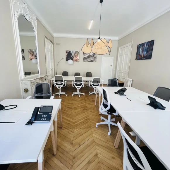 Bureau privé 38 m² 13 postes Location bureau Rue de l'Arcade Paris 75008 - photo 2