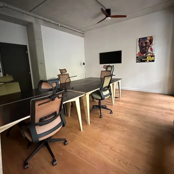 Bureau privé 26 m² 5 postes Coworking Rue Lénine Ivry-sur-Seine 94200 - photo 1