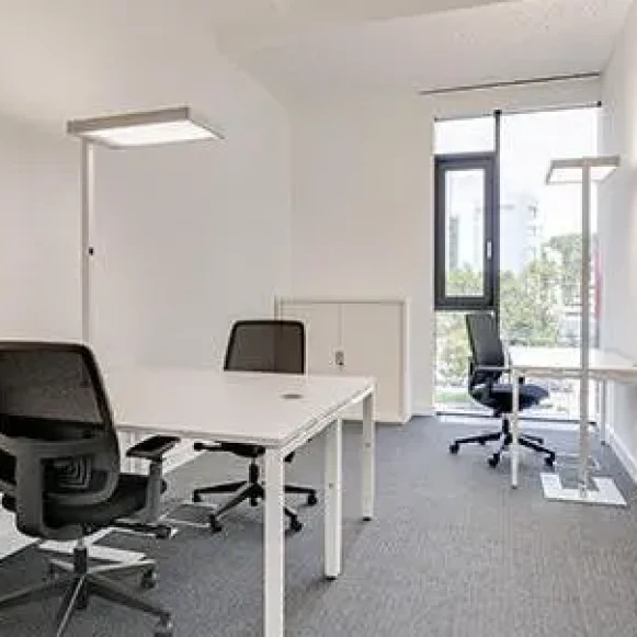 Bureau privé 25 m² 5 postes Coworking Avenue Kléber Paris 75016 - photo 1