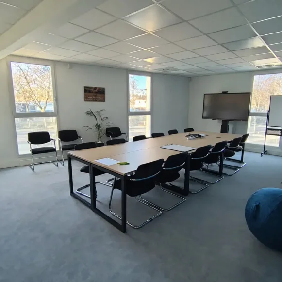 Bureau privé 11 m² 1 poste Location bureau Rue John Mac Adam Nîmes 30900 - photo 3