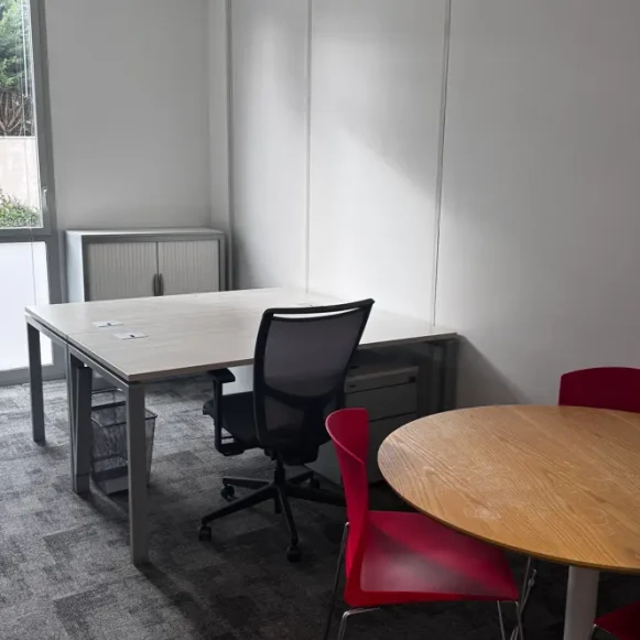 Bureau privé 13 m² 2 postes Location bureau Rue Voie Lactée Saint-Didier-au-Mont-d'Or 69370 - photo 1