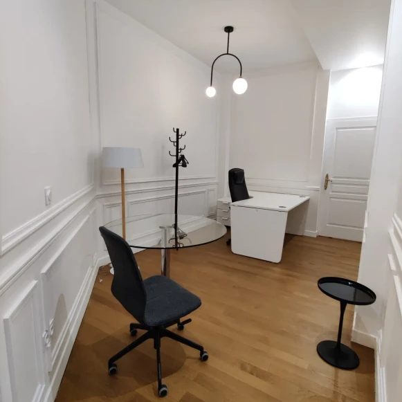 Bureau privé 25 m² 4 postes Location bureau Avenue Victor Hugo Paris 75016 - photo 2