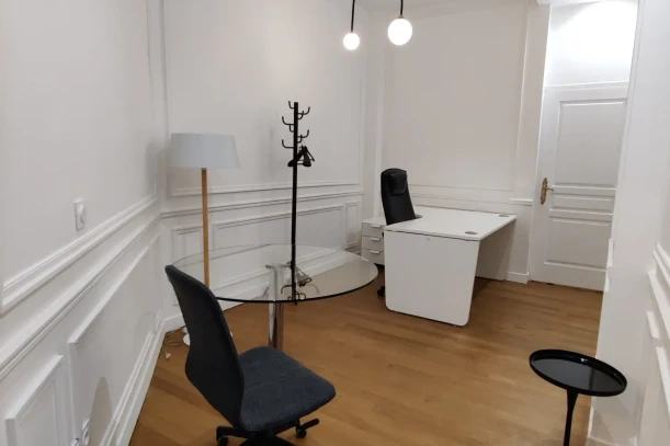 Bureau privé - 75016 - 4 postes - 2200€