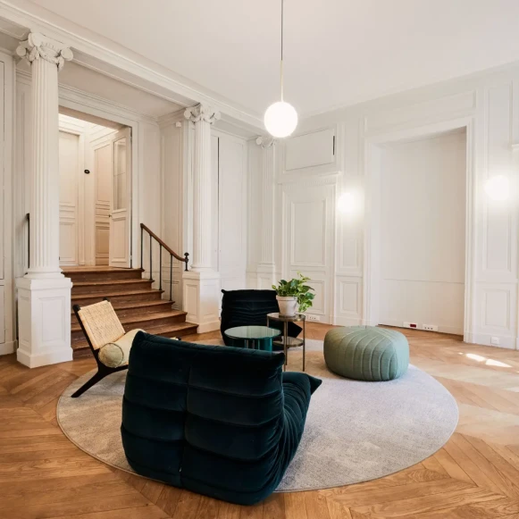 Bureau privé 25 m² 6 postes Coworking Rue Royale Paris 75008 - photo 1