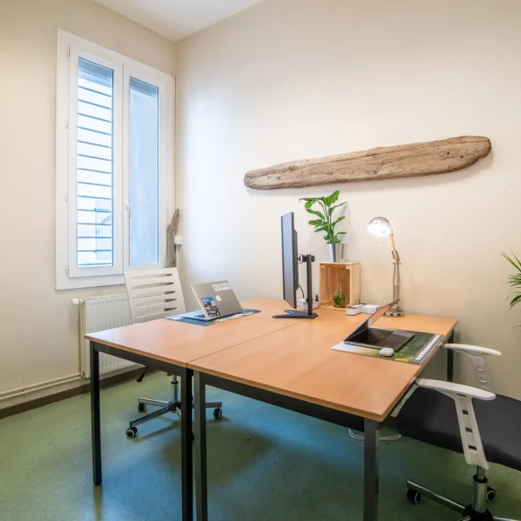 Bureau privé 15 m² 2 postes Coworking Avenue du 11 Novembre Sorgues 84700 - photo 1