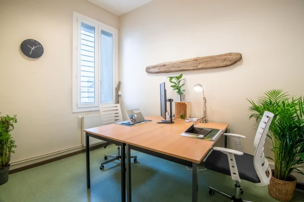 Bureau privé - 84700 - 2 postes - 600€