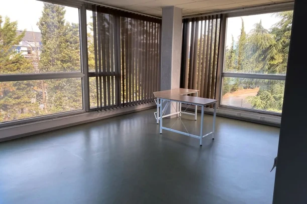 Bureau privé - 31770 - 3 postes - 534€