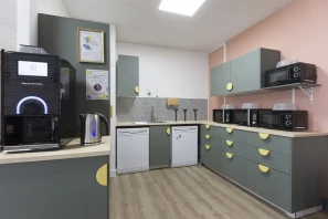 Bureau privé - 69007 - 8 postes - 2110€