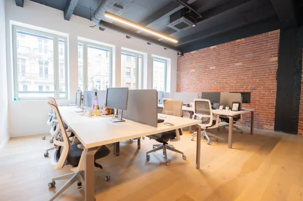 Open Space - 59800 - 40 postes - 250€