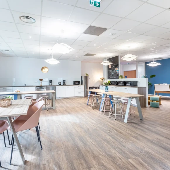 Bureau privé 14 m² 4 postes Coworking Rue Jacques Daguerre Nantes 44300 - photo 2