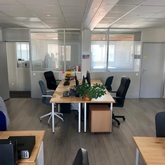 Bureau privé 45 m² 10 postes Coworking Rue Chanzy Paris 75011 - photo 2