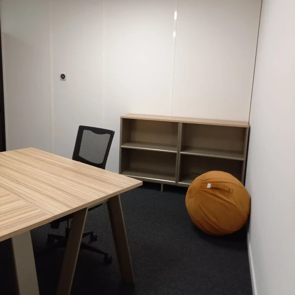 Bureau privé 16 m² 3 postes Coworking Rue de la Martinellerie Trélazé 49800 - photo 8