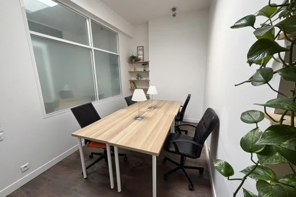 Bureau privé - 75017 - 4 postes - 1480€