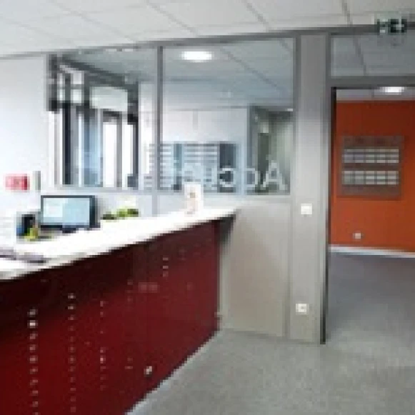 Bureau privé 12 m² 2 postes Location bureau Rue de la Découverte Labège 31670 - photo 2