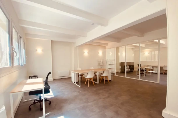 Espace indépendant - 75018 - 20 postes - 2990€