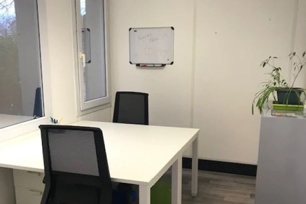 Bureau privé - 38240 - 2 postes - 374.93€