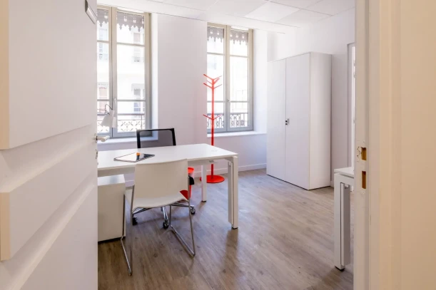 Bureau privé - 69002 - 2 postes - 1050€