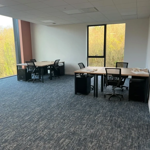 Bureau privé 95 m² 16 postes Location bureau Rue des buttes Cesson-Sévigné 35510 - photo 1