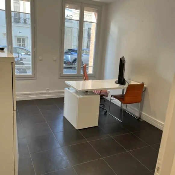 Bureau privé 53 m² 9 postes Location bureau Rue de Vanves Boulogne-Billancourt 92100 - photo 2