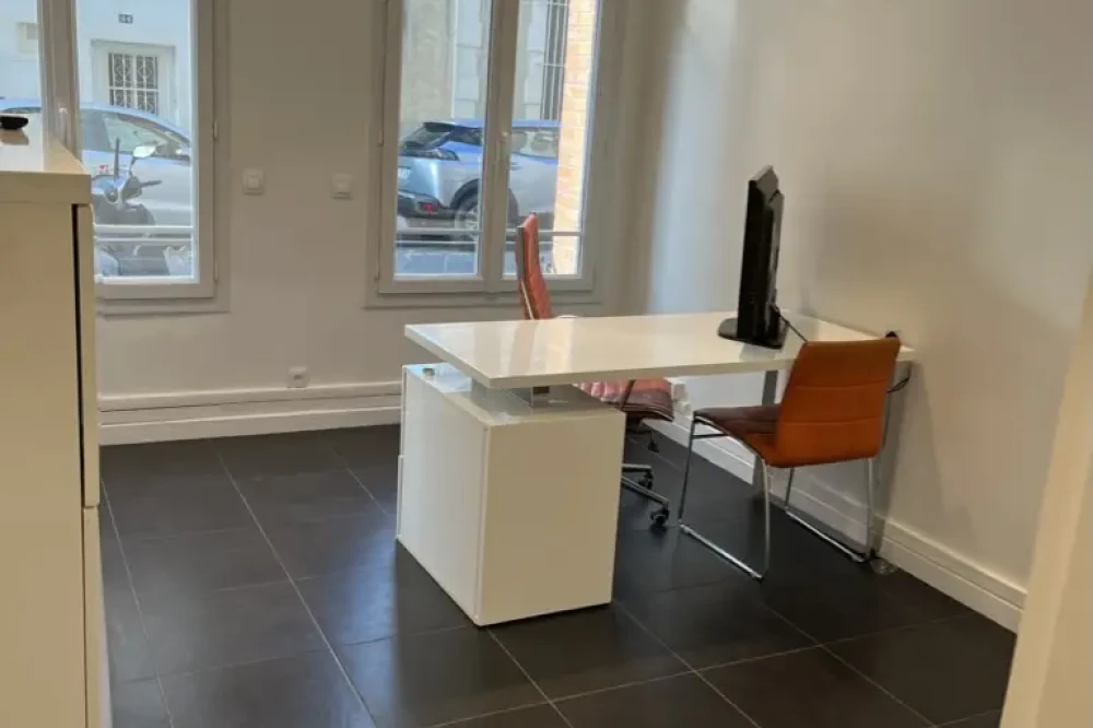 Bureau privé - 92100 - 9 postes - 2400€