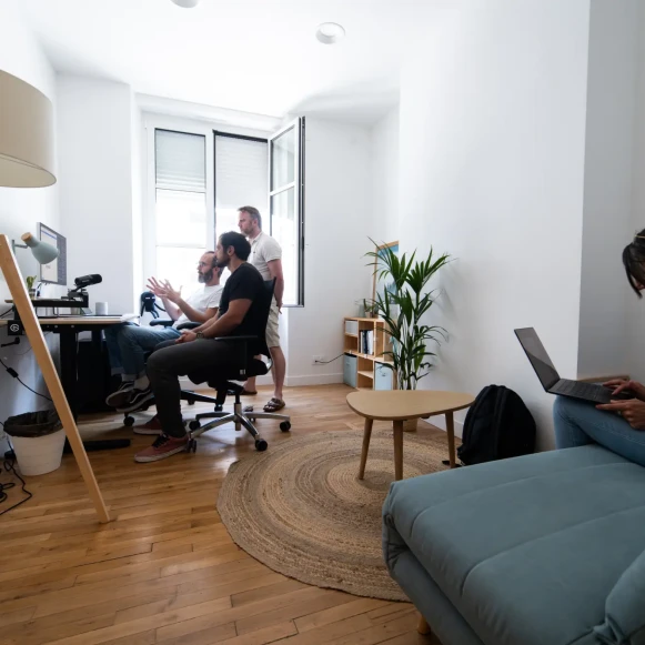 Bureau privé 20 m² 4 postes Location bureau Rue Max Richard Angers 49100 - photo 1