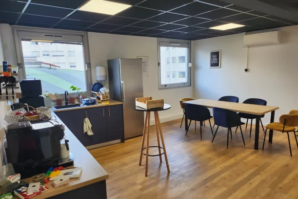 Bureau privé - 59800 - 6 postes - 850€