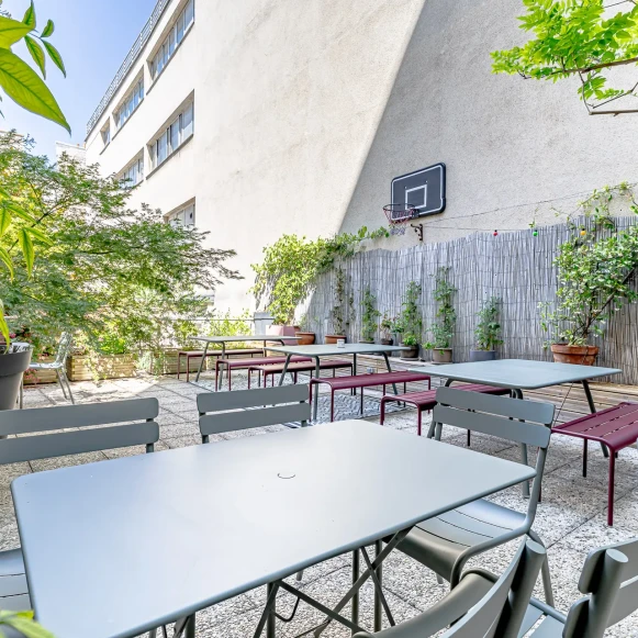 Bureau privé 13 m² 4 postes Coworking Rue de Rochechouart Paris 75009 - photo 2