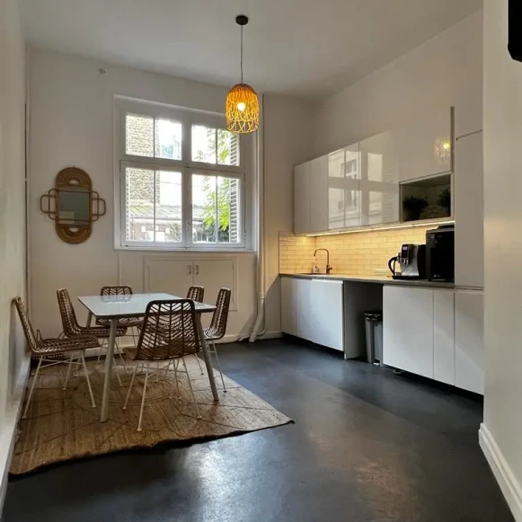 Bureau privé 31 m² 10 postes Location bureau Rue Lincoln Paris 75008 - photo 9