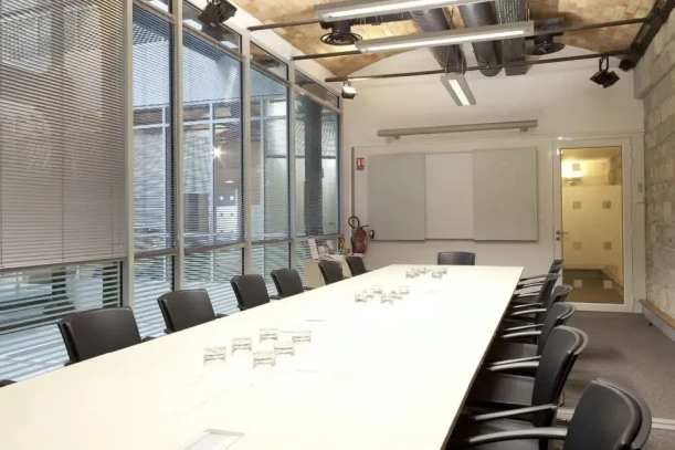 Bureau privé - 13002 - 6 postes - 2847€