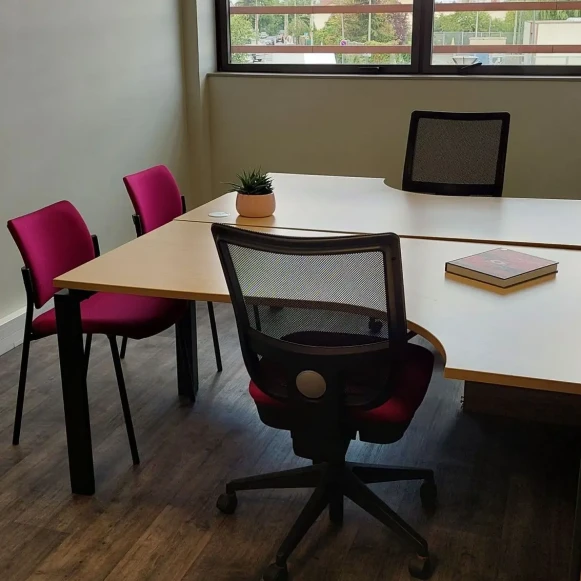 Bureau privé 18 m² 2 postes Coworking Rue des Sablons Montmagny 95360 - photo 2