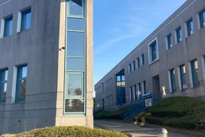 Bureau privé - 38070 - 3 postes - 865€