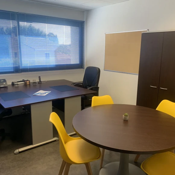 Bureau privé 15 m² 2 postes Coworking Rue du Moulinas Cabestany 66330 - photo 2