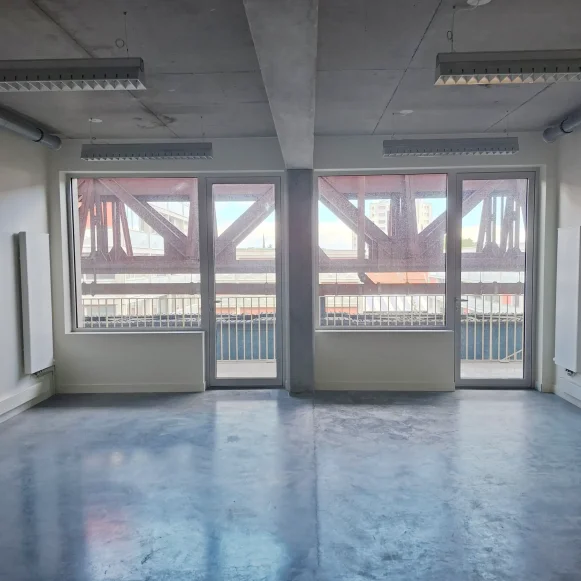 Bureau privé 41 m² 6 postes Coworking Passage de l'Internationale Lille 59800 - photo 1
