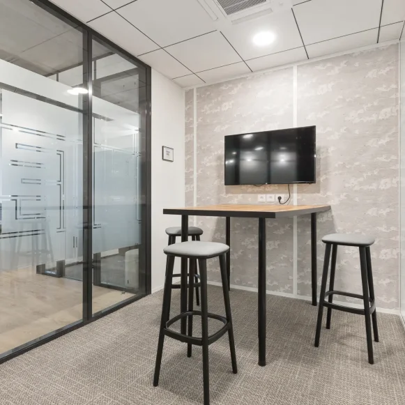 Bureau privé 10 m² 2 postes Coworking Quai Fulchiron Lyon 69005 - photo 6