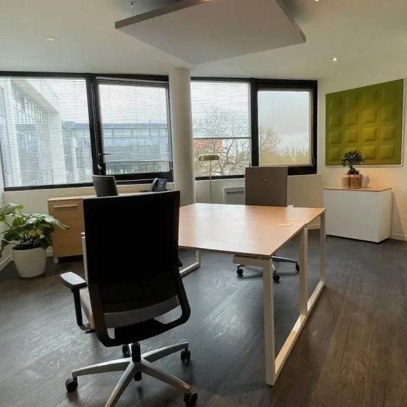 Bureau privé 20 m² 2 postes Coworking Avenue du Grésillé Angers 49000 - photo 1