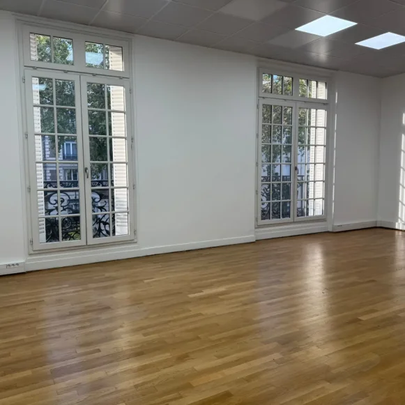 Bureau privé 28 m² 4 postes Location bureau Avenue de Villiers Paris 75017 - photo 6