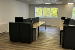 Bureau privé - 93330 - 25 postes - 2500€