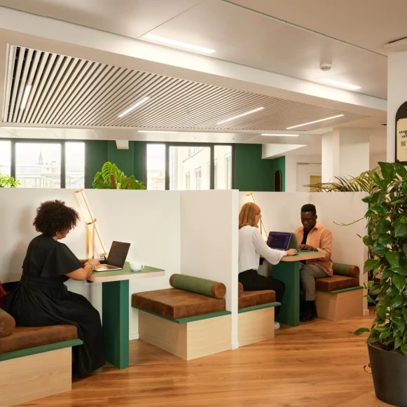 Bureau privé 34 m² 12 postes Location bureau Rue du Faubourg Saint-Honoré Paris 75008 - photo 2