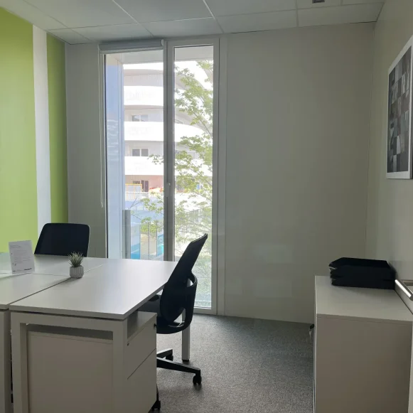 Bureau privé 9 m² 3 postes Coworking Mail Pablo Picasso Nantes 44000 - photo 1