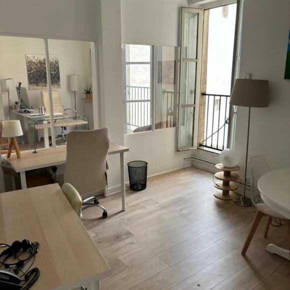 Bureau privé 13 m² 2 postes Location bureau Rue de Montmorency Paris 75003 - photo 2