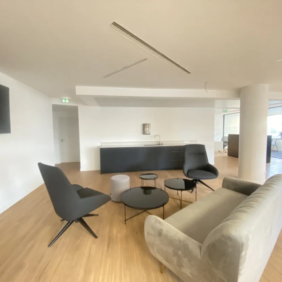 Open Space  30 postes Coworking Avenue de l'Arche Courbevoie 92400 - photo 3