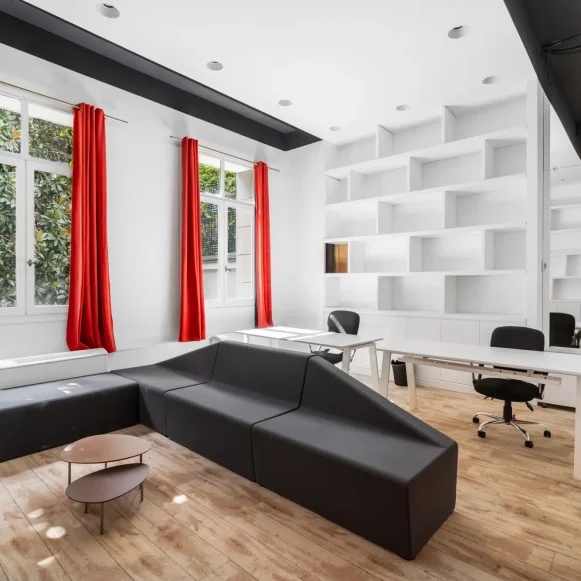 Bureau privé 343 m² 40 postes Location bureau Rue de Bassano Paris 75008 - photo 7