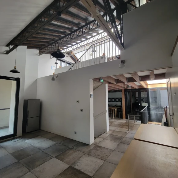 Bureau privé 80 m² 15 postes Coworking Rue Lénine Ivry-sur-Seine 94200 - photo 1