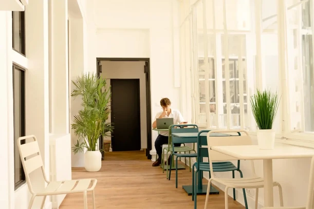 Bureau privé - 75009 - 2 postes - 750€