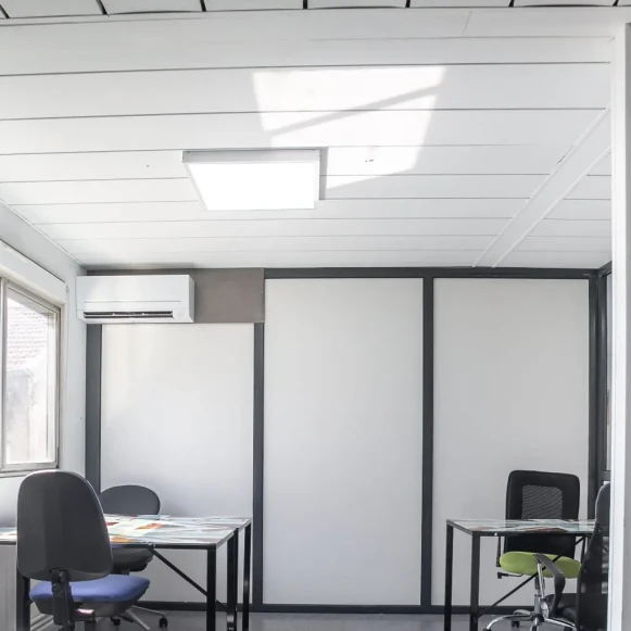 Bureau privé 15 m² 5 postes Coworking Rue Rabelais Montreuil 93100 - photo 1