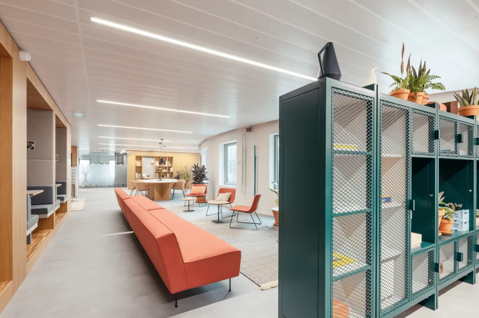 Spaces - Cours Valmy