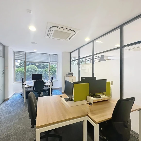 Bureau privé 43 m² 10 postes Coworking Avenue Ingres Paris 75016 - photo 2