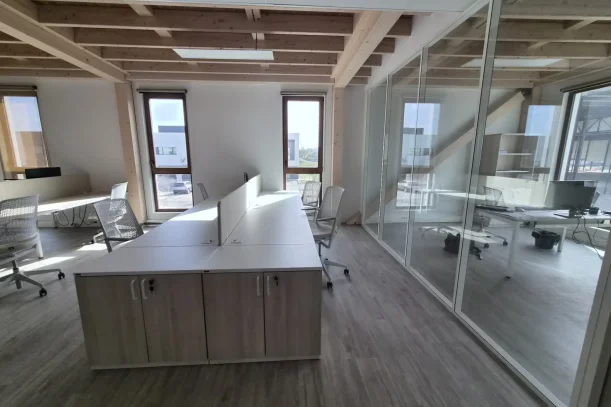 Open Space - 69800 - 24 postes - 250€